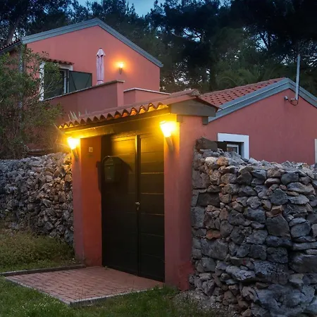 Willa Macaklin - Authentic Island House At The In Cikat Forest Park With Its Own Parking *