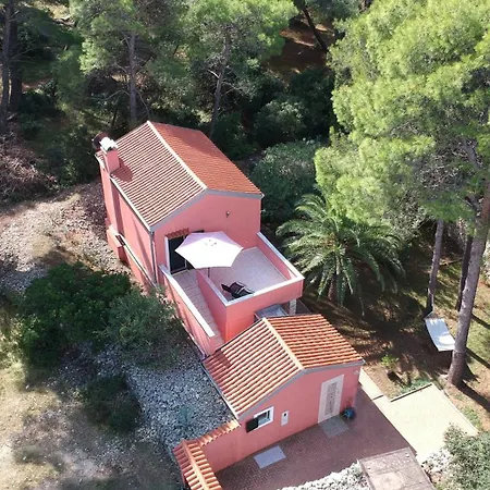Willa Macaklin - Authentic Island House At The In Cikat Forest Park With Its Own Parking Mali Lošinj