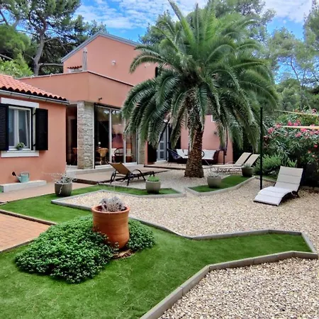 Macaklin - Authentic Island House At The In Cikat Forest Park With Its Own Parking Willa
