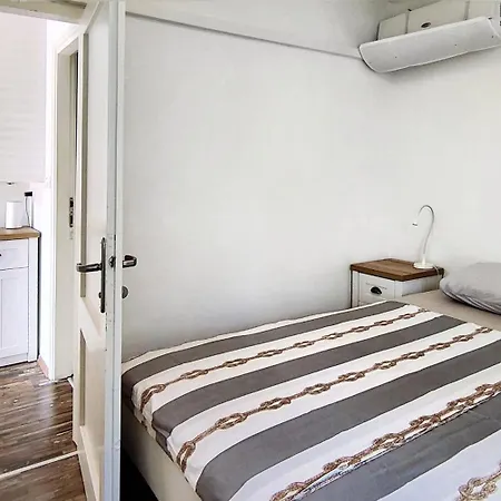 Macaklin - Authentic Island House At The In Cikat Forest Park With Its Own Parking *