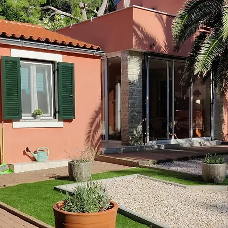 Macaklin - Authentic Island House At The In Cikat Forest Park With Its Own Parking